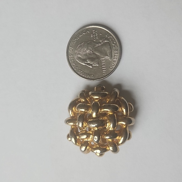 Vintage Gold Cluster Clip On Earrings - Picture 4 of 4